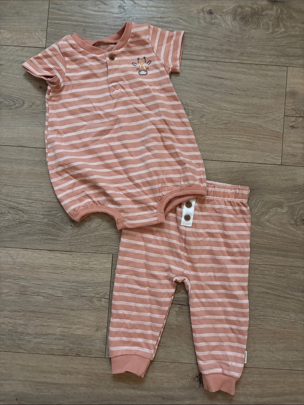 NWOT Giraffe matching set